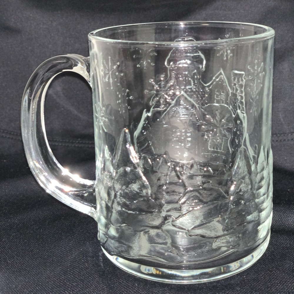 VINTAGE Christmas Luminarc French Clear Glass Mugs 8 Set Winter Wonderland Tea